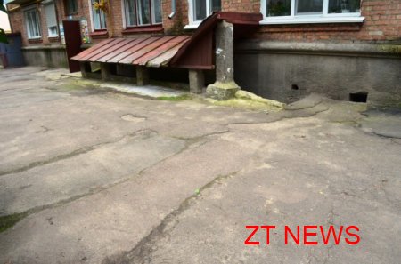 18 липня по вул. Кафедральній, 6 вперше за 50 років встановлено дитячий майданчик