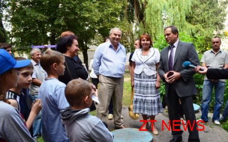 18 липня по вул. Кафедральній, 6 вперше за 50 років встановлено дитячий майданчик