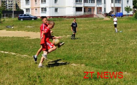 Міський голова Житомира пообіцяв дітям встановити спортивний майданчик із футбольним полем