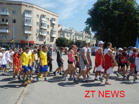 В Житомирі на площі Соборній урочисто підняли Державний та Олімпійський прапори України на честь відкриття ХХХ літніх Олімпійських ігор у Лондоні ВІДЕО