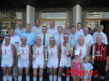 В Житомирі на площі Соборній урочисто підняли Державний та Олімпійський прапори України на честь відкриття ХХХ літніх Олімпійських ігор у Лондоні ВІДЕО