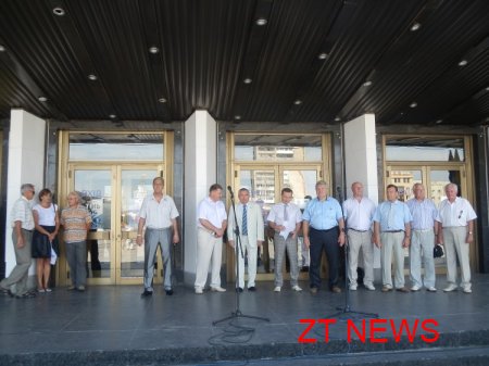 В Житомирі на площі Соборній урочисто підняли Державний та Олімпійський прапори України на честь відкриття ХХХ літніх Олімпійських ігор у Лондоні ВІДЕО