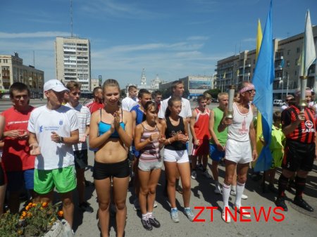 В Житомирі на площі Соборній урочисто підняли Державний та Олімпійський прапори України на честь відкриття ХХХ літніх Олімпійських ігор у Лондоні ВІДЕО