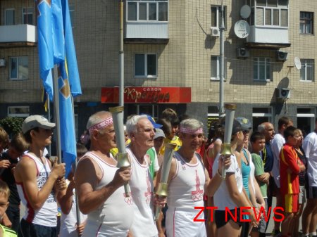 В Житомирі на площі Соборній урочисто підняли Державний та Олімпійський прапори України на честь відкриття ХХХ літніх Олімпійських ігор у Лондоні ВІДЕО