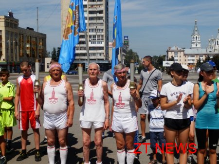 В Житомирі на площі Соборній урочисто підняли Державний та Олімпійський прапори України на честь відкриття ХХХ літніх Олімпійських ігор у Лондоні ВІДЕО