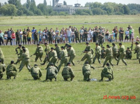 4 серпня у Житомирі відзначили 82 річницю створення повітрянодесантних військ ВІДЕО