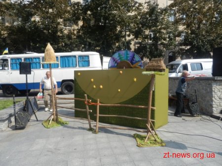 В День незалежності України вперше в Житомирі пройшов парад вишиванок ВІДЕО