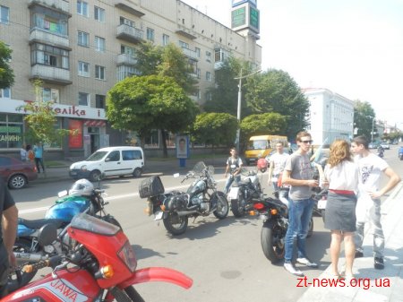 В День незалежності України вперше в Житомирі пройшов парад вишиванок ВІДЕО