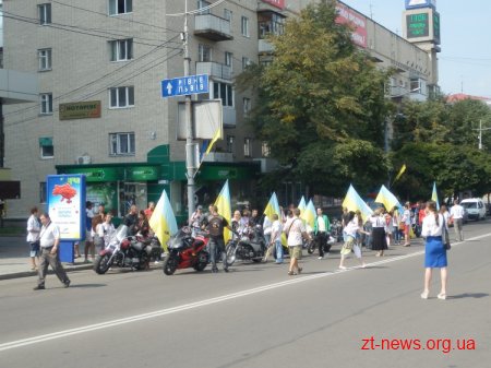 В День незалежності України вперше в Житомирі пройшов парад вишиванок ВІДЕО