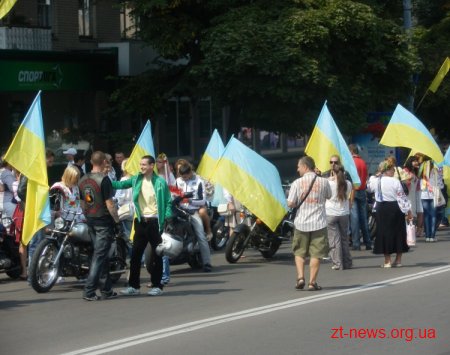 В День незалежності України вперше в Житомирі пройшов парад вишиванок ВІДЕО