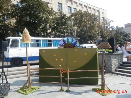 В День незалежності України вперше в Житомирі пройшов парад вишиванок ВІДЕО