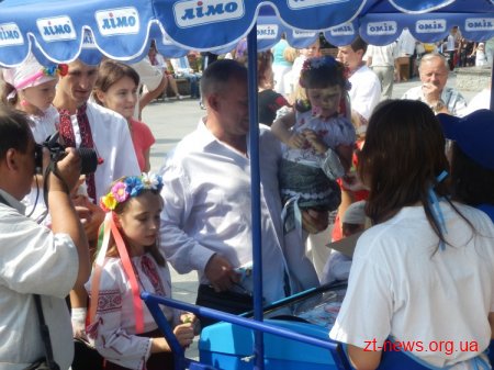 В День незалежності України вперше в Житомирі пройшов парад вишиванок ВІДЕО