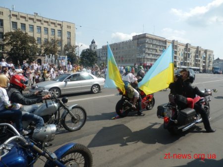 В День незалежності України вперше в Житомирі пройшов парад вишиванок ВІДЕО