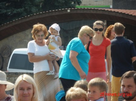 В День незалежності України вперше в Житомирі пройшов парад вишиванок ВІДЕО