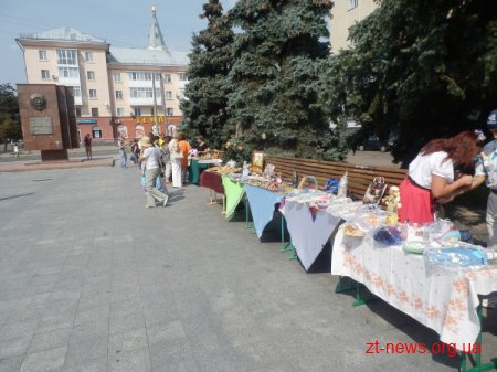 В День незалежності України вперше в Житомирі пройшов парад вишиванок ВІДЕО