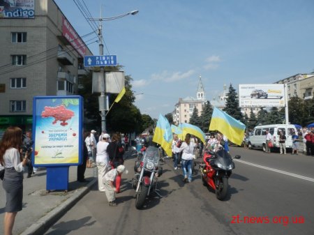 В День незалежності України вперше в Житомирі пройшов парад вишиванок ВІДЕО