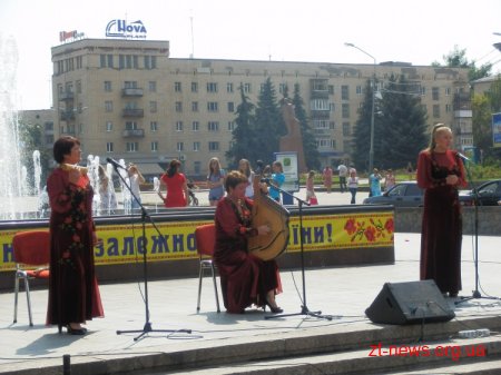 В День незалежності України вперше в Житомирі пройшов парад вишиванок ВІДЕО