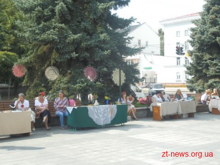 В День незалежності України вперше в Житомирі пройшов парад вишиванок ВІДЕО