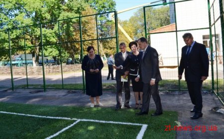 Міський голова оглянув готовність спортивних майданчиків зі штучним покриттям