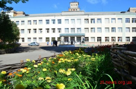 Міський голова оглянув готовність спортивних майданчиків зі штучним покриттям