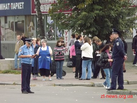 Підозріла поштова посилка виявилась перукарською машинкою Підозріла поштова посилка виявилась перукарською машинкою
