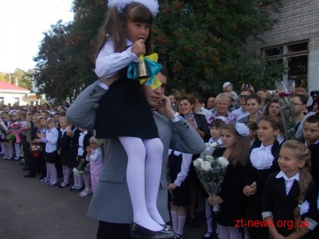 1 вересня Володимир Дебой прийшов на урочисту лінійку в житомирський ліцей №25