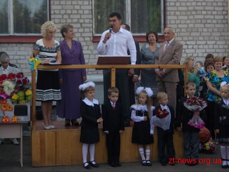 1 вересня Володимир Дебой прийшов на урочисту лінійку в житомирський ліцей №25