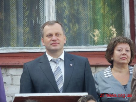 1 вересня Володимир Дебой прийшов на урочисту лінійку в житомирський ліцей №25