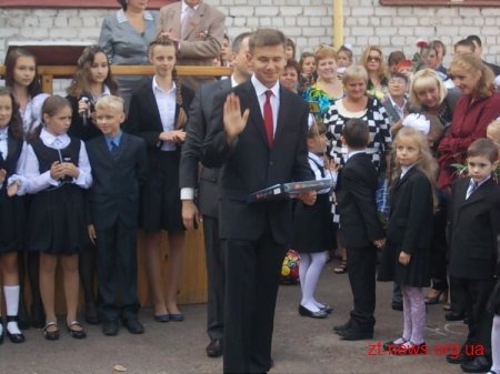 1 вересня Володимир Дебой прийшов на урочисту лінійку в житомирський ліцей №25
