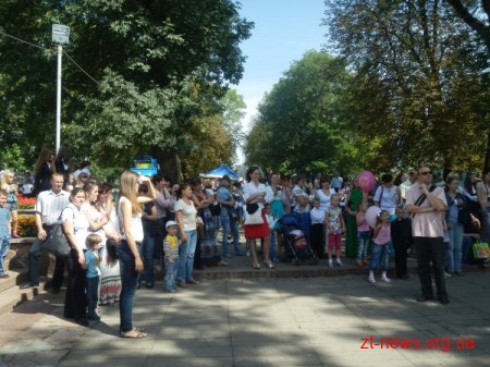 Святкування дня Знань продовжилось в парку ім. Гагаріна поблизу арки