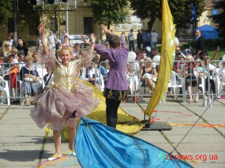 1 вересня на майдані Корольова в Житомирі відбулося святкування Дня міста культурна версія ОНОВЛЕНО