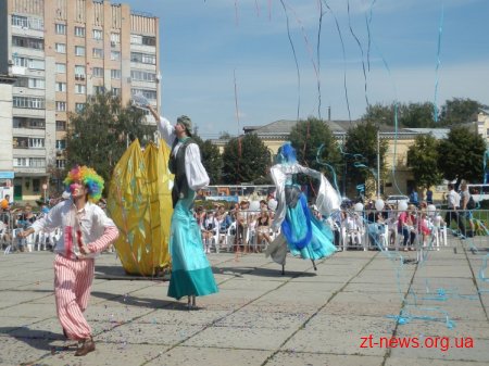 1 вересня на майдані Корольова в Житомирі відбулося святкування Дня міста культурна версія ОНОВЛЕНО
