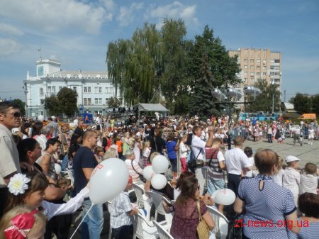 1 вересня на майдані Корольова в Житомирі відбулося святкування Дня міста культурна версія ОНОВЛЕНО