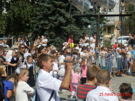 1 вересня на майдані Корольова в Житомирі відбулося святкування Дня міста культурна версія ОНОВЛЕНО