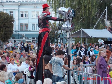 1 вересня на майдані Корольова в Житомирі відбулося святкування Дня міста культурна версія ОНОВЛЕНО
