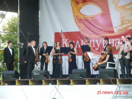 1 вересня на майдані Корольова в Житомирі відбулося святкування Дня міста культурна версія ОНОВЛЕНО