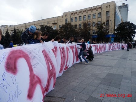 В центрі Житомира активісти вийшли на захист телеканалу ТВі