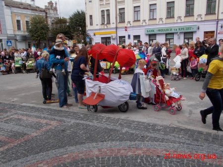 В Житомирі пройшов парад дитячих візочків