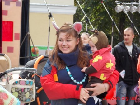 В Житомирі пройшов парад дитячих візочків