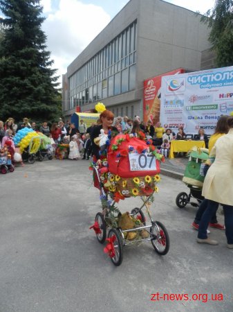 В Житомирі пройшов парад дитячих візочків