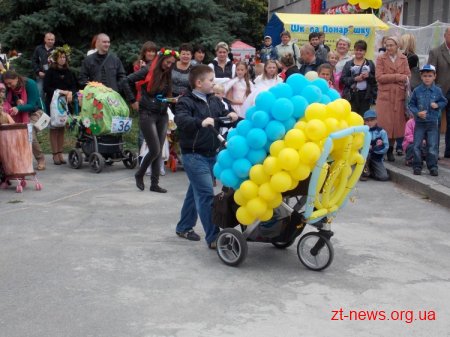 В Житомирі пройшов парад дитячих візочків