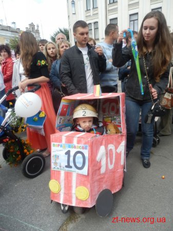 В Житомирі пройшов парад дитячих візочків