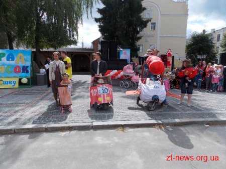 В Житомирі пройшов парад дитячих візочків