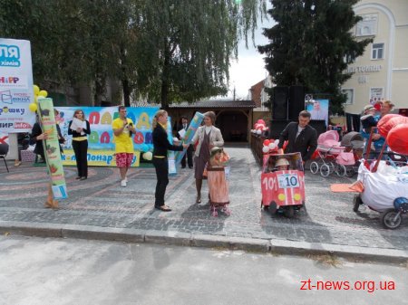 В Житомирі пройшов парад дитячих візочків