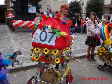 В Житомирі пройшов парад дитячих візочків