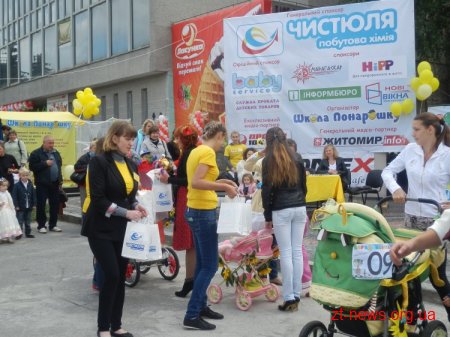 В Житомирі пройшов парад дитячих візочків