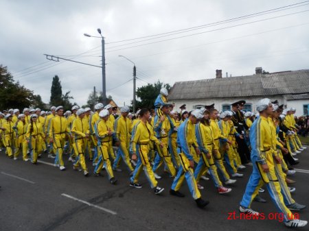 Вчора на честь дня міста відбулася урочиста хода вулицями Черняховського та Великою Бердичівською ВІДЕО