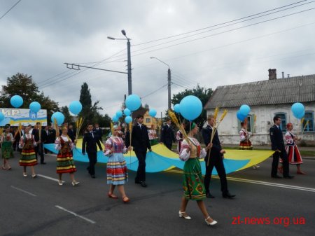Вчора на честь дня міста відбулася урочиста хода вулицями Черняховського та Великою Бердичівською ВІДЕО