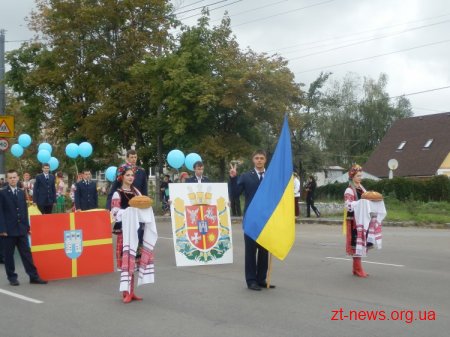 Вчора на честь дня міста відбулася урочиста хода вулицями Черняховського та Великою Бердичівською ВІДЕО