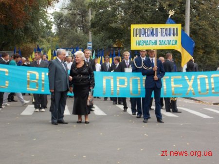 Вчора на честь дня міста відбулася урочиста хода вулицями Черняховського та Великою Бердичівською ВІДЕО
